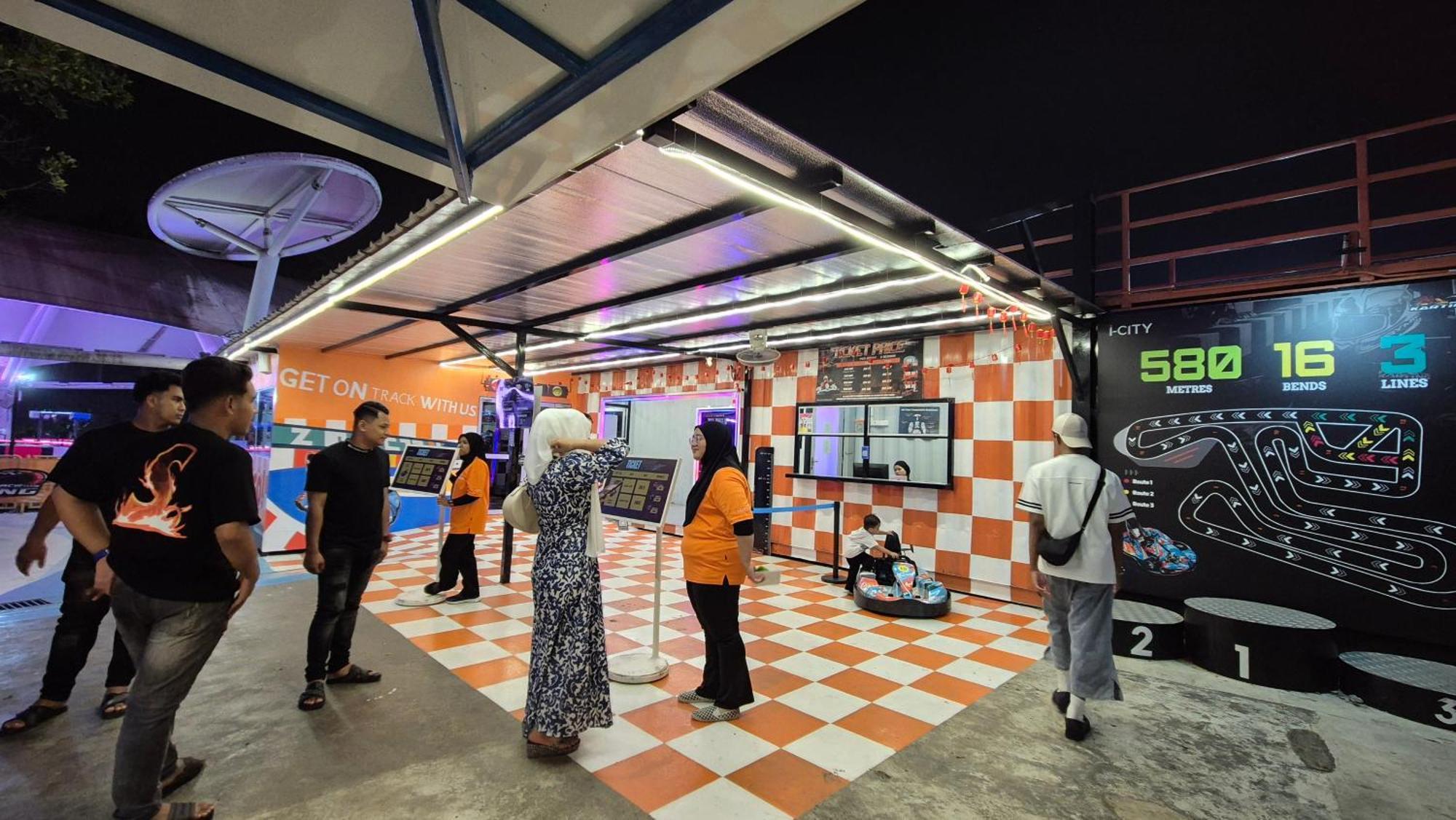 9Pax 2R2B Family Suite, I-City, I-Suite, Hyde, Beside Theme Park, Wifi 50-55" Smart Tv Shah Alam Exterior photo