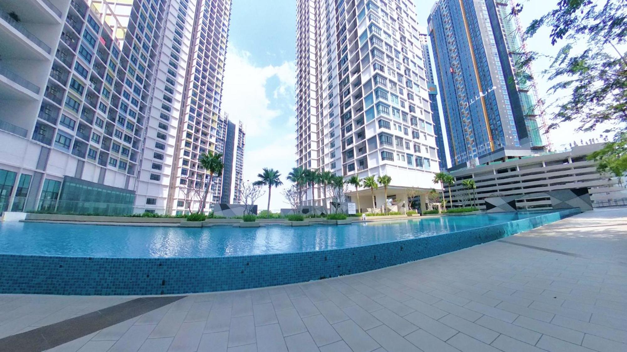9Pax 2R2B Family Suite, I-City, I-Suite, Hyde, Beside Theme Park, Wifi 50-55" Smart Tv Shah Alam Exterior photo