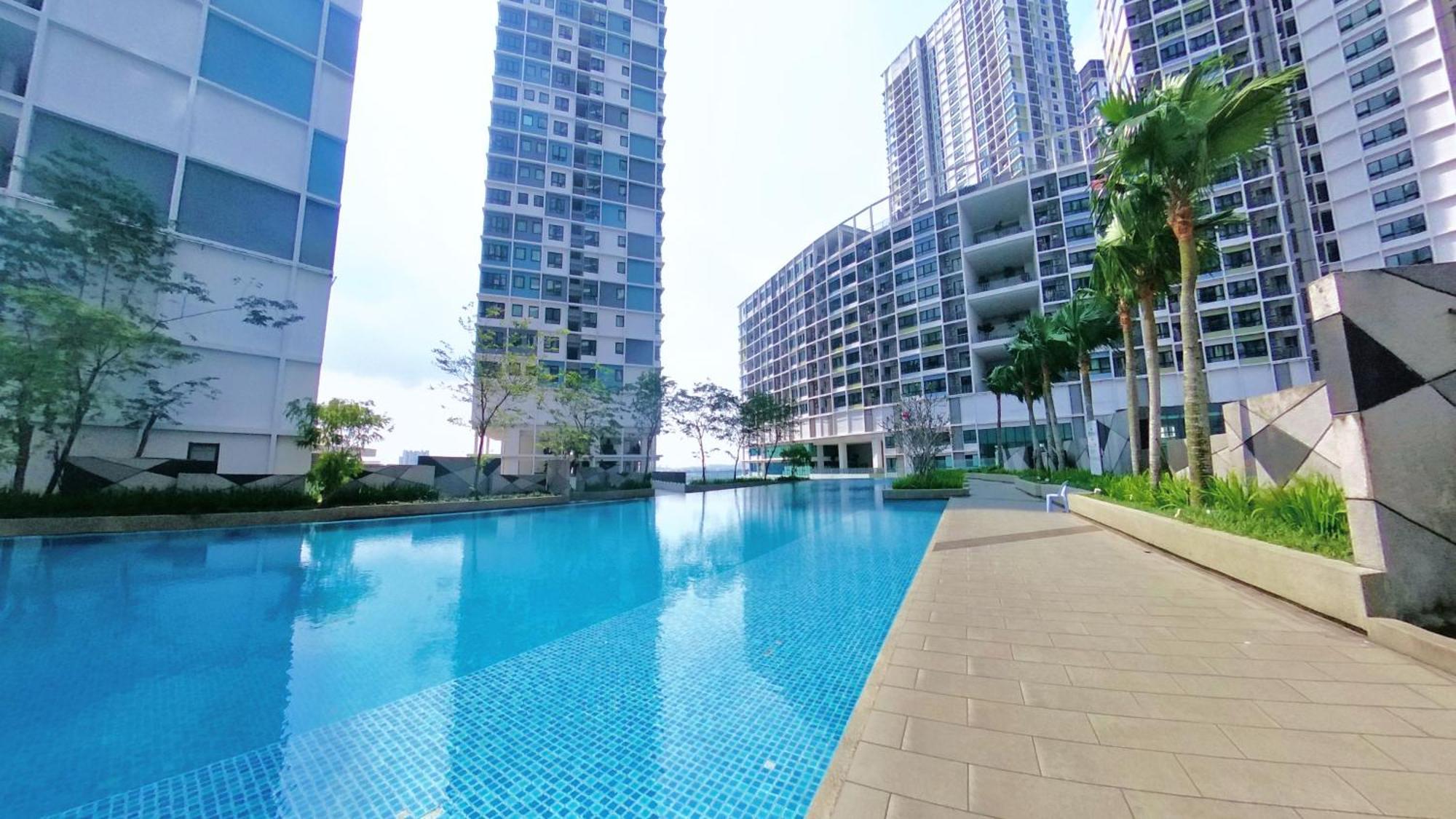 9Pax 2R2B Family Suite, I-City, I-Suite, Hyde, Beside Theme Park, Wifi 50-55" Smart Tv Shah Alam Exterior photo